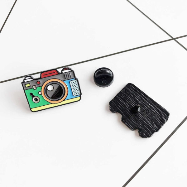 Pin's Appareil photo coloré
