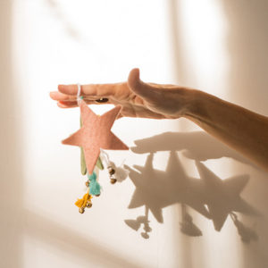 Petite étoile à pompon - Muskhane (coloris variés)