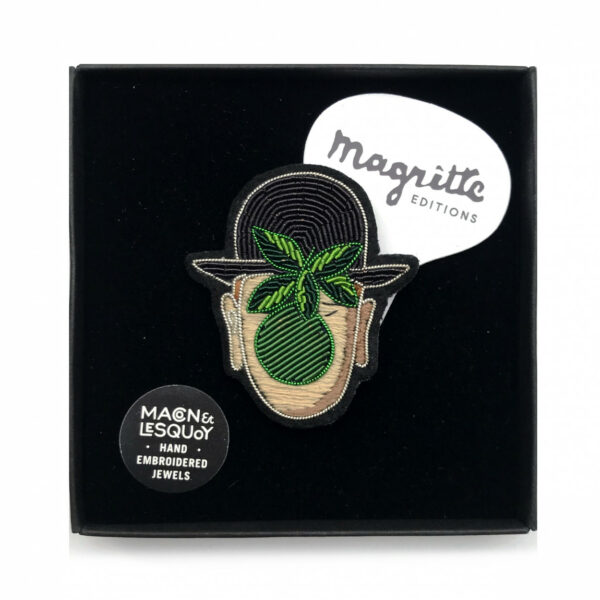 Broche visage et pomme Magritte - Macon et Lesquoy – Image 2