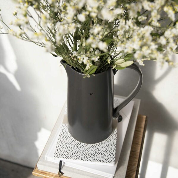 Grande Carafe Coeur gris foncé - Bastion Collections – Image 2
