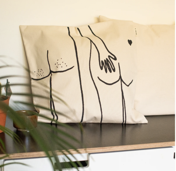 Housse de coussin couple cul nu - Helen B – Image 2