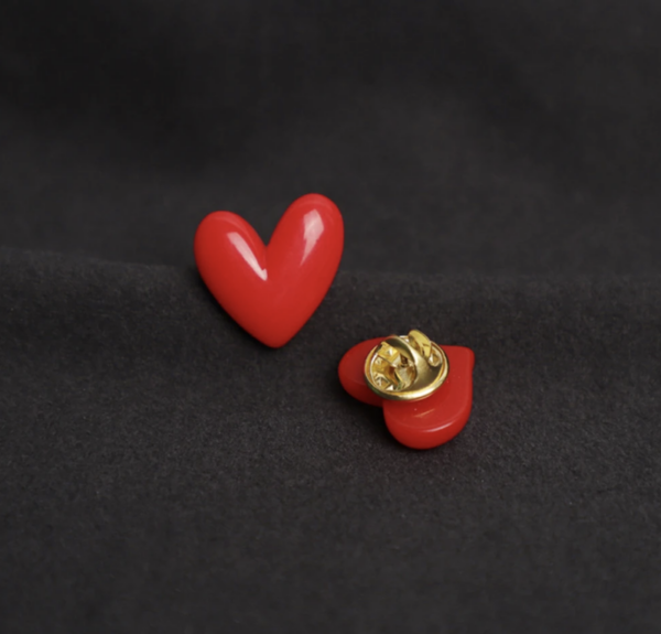 Pin's Coeur rouge – Image 3