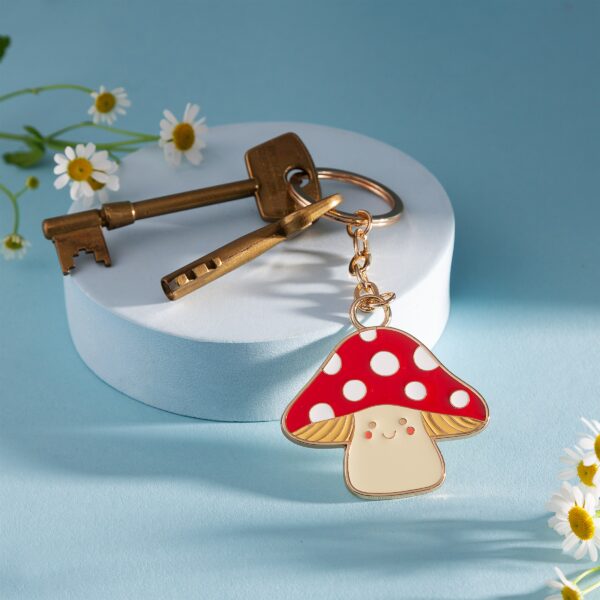 Porte clé en métal Champignon - Sass and Belle – Image 2