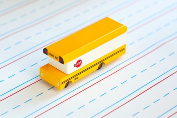 Bus scolaire américain en bois - Candylab – Image 3