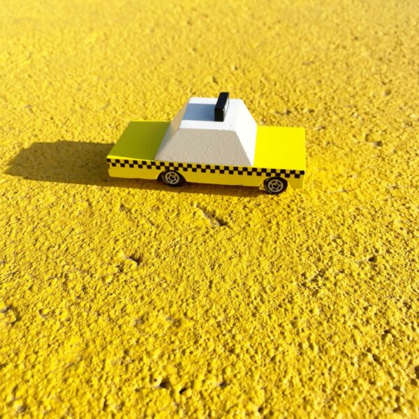Voiture en bois taxi new yorkais - Candylab – Image 4