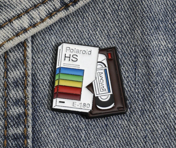 Pin's cassette VHS