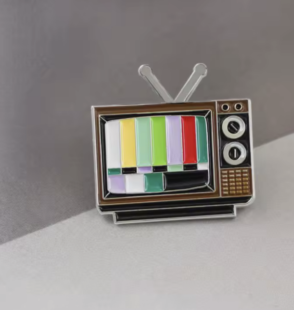 Pin's Télé vintage – Image 3