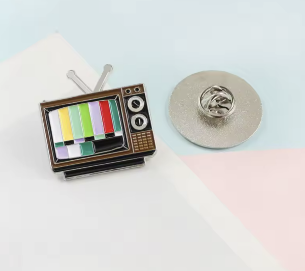 Pin's Télé vintage – Image 2